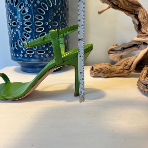 Manolo Blahnik Green Heels Elegant Design - Picture 4 of 8